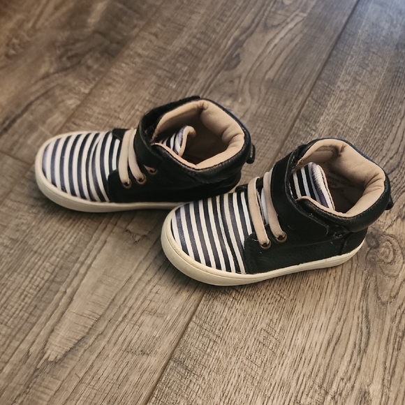 Monkey Feet Striped Black and White Kids Shoes 12-18 Months - Picture 2 of 3
